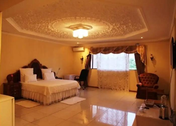 Twin Cave Lodge