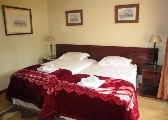 12 Fleetwood Lodge