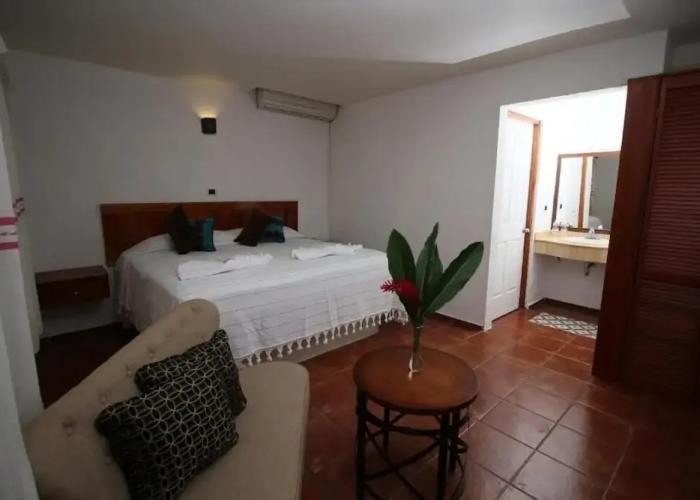 Hotel Villa Blanca Suites