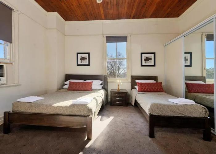 Commercial Travellers House