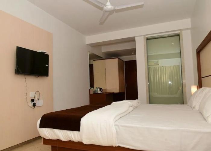 Hotel Monarch Center Point near Dahanu Beach, Bordi