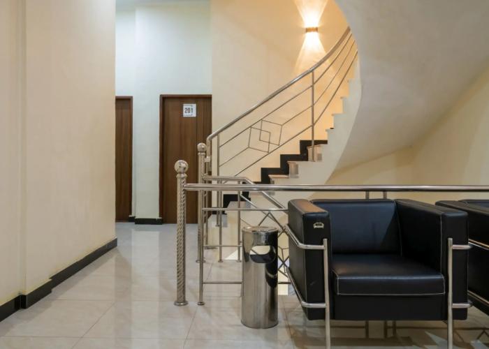 RedDoorz Plus near Ramayana Pematangsiantar