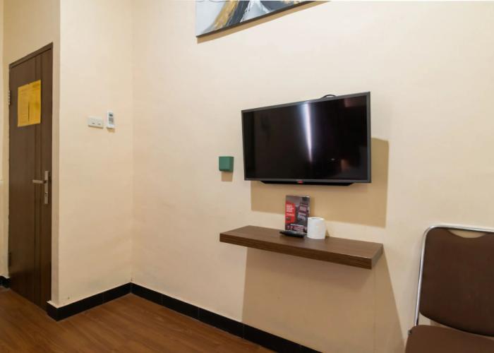 RedDoorz Plus near Ramayana Pematangsiantar