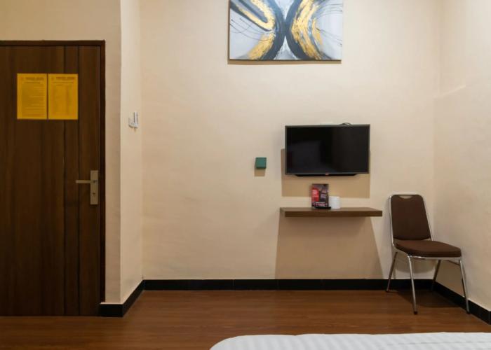 RedDoorz Plus near Ramayana Pematangsiantar