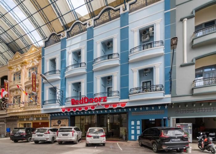 RedDoorz Plus near Ramayana Pematangsiantar