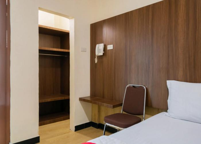 RedDoorz Plus near Ramayana Pematangsiantar