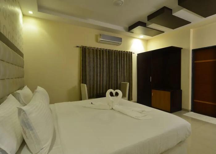 Hotel Jhankar Palace
