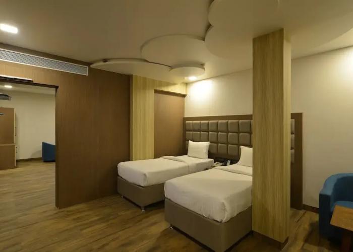 Hotel Jhankar Palace