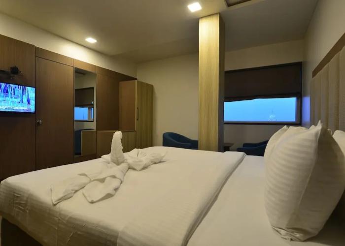 Hotel Jhankar Palace