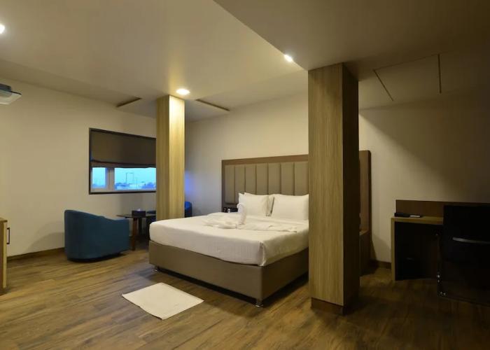 Hotel Jhankar Palace