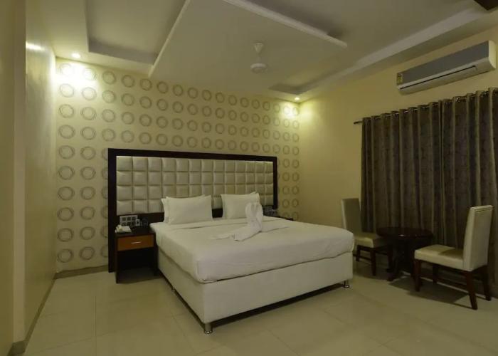 Hotel Jhankar Palace
