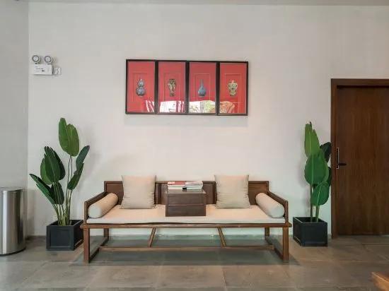 Manya Hotel