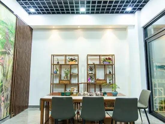 Jizhu Holiday Apartment (Menghai Mengbala Store)