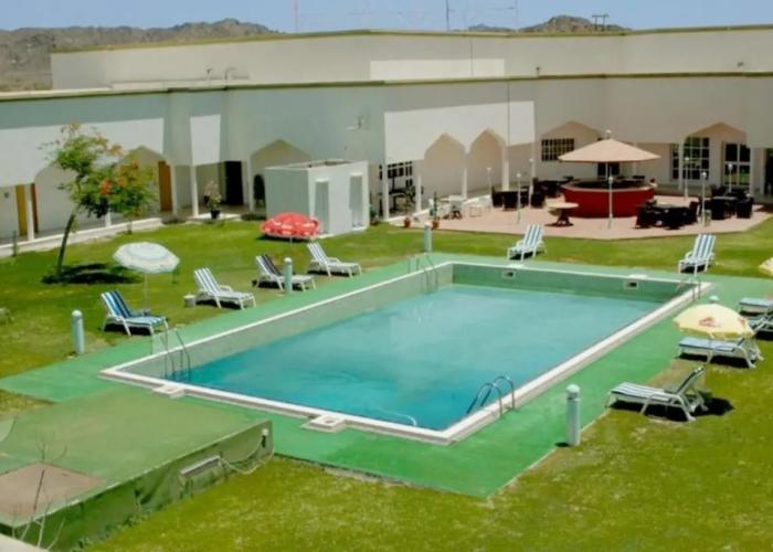 OYO 142 Al Sharqiya Sands Hotel