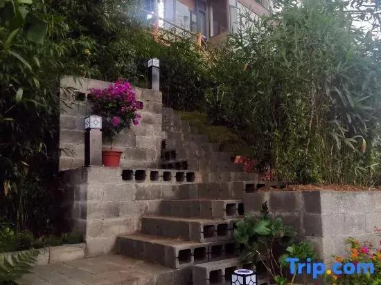 Yunshang Tianshang Jianyue Hostel