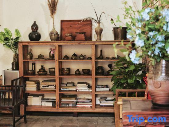 You Tao Qi • Purple Pottery Master • Artist • Sculptor Serene Homestay Courtyard Artistic Stay