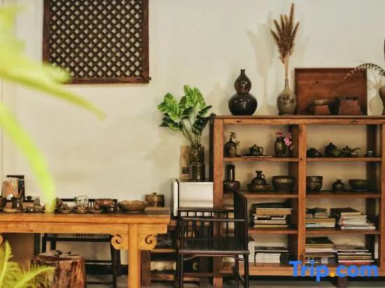 You Tao Qi • Purple Pottery Master • Artist • Sculptor Serene Homestay Courtyard Artistic Stay