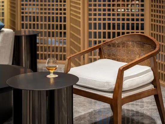 Tiandong Mingyue Lake Garden International Hotel