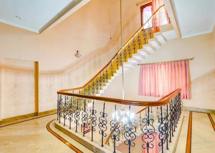 Fabhotel Raka Inn