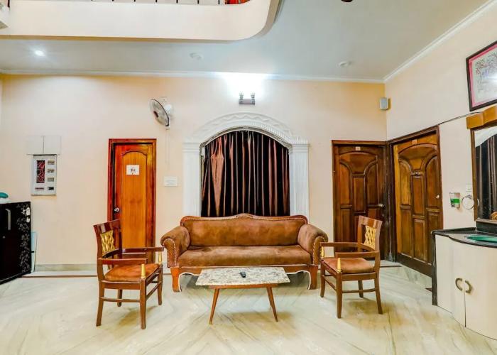 Fabhotel Raka Inn