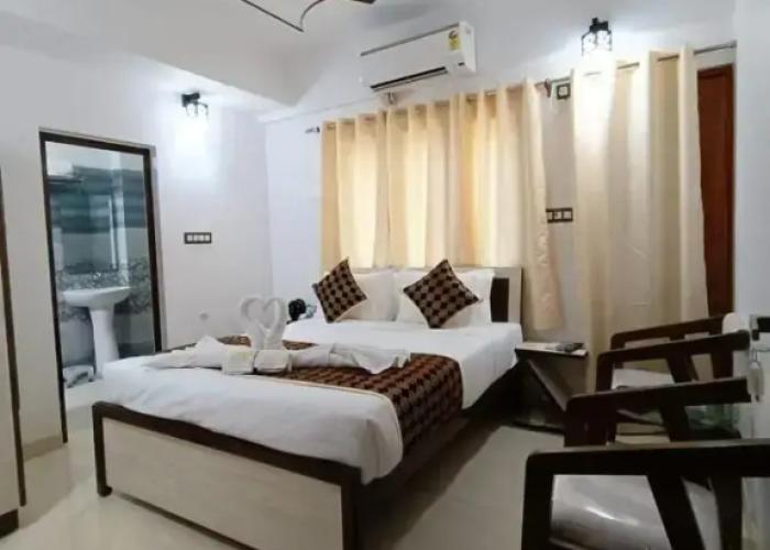 Hotel Aman Residency