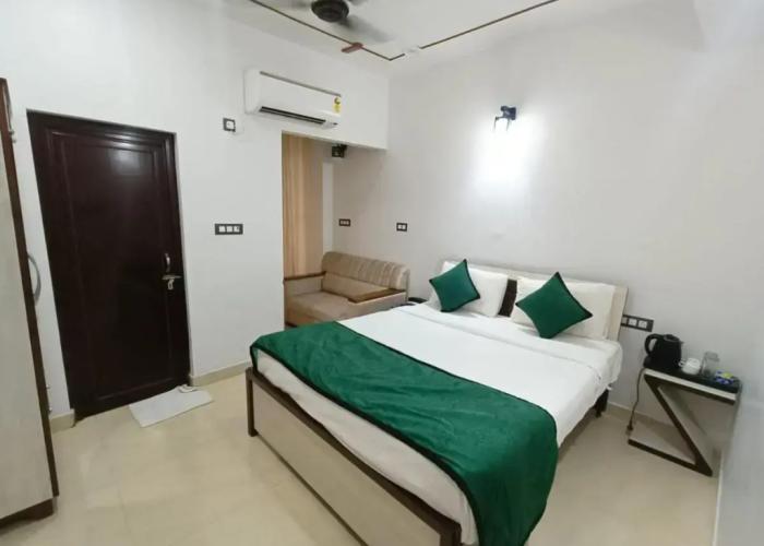 Hotel Aman Residency