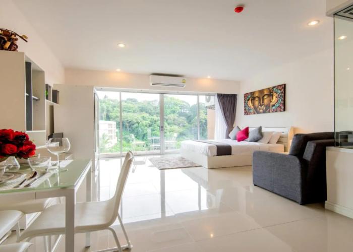 Chic Condo Karon by RESAVA