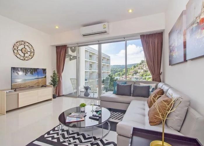 Chic Condo Karon by RESAVA