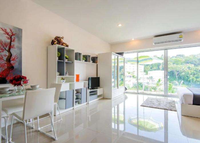 Chic Condo Karon by RESAVA