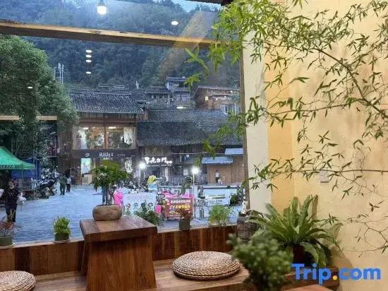 Xingge sitting Moon Inn