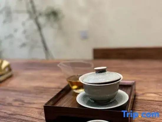 Xingge sitting Moon Inn