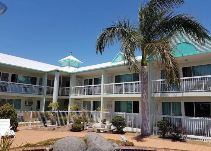 Reef Adventureland Motel