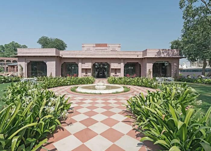 Raj Niwas Palace
