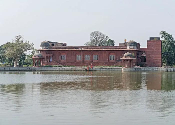 Raj Niwas Palace