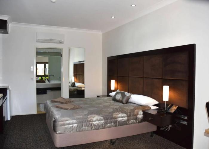Western Downs Motor Inn