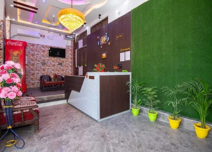 Shri Radhe Radhe Paying Guest House