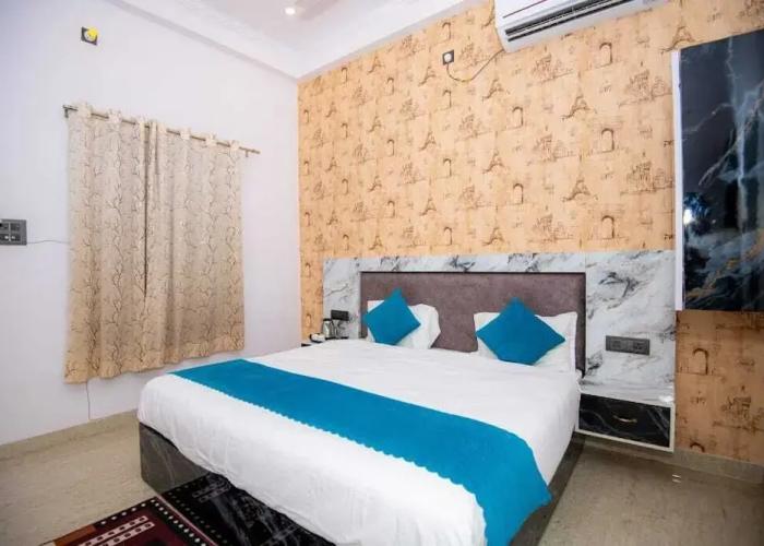 Shri Radhe Radhe Paying Guest House