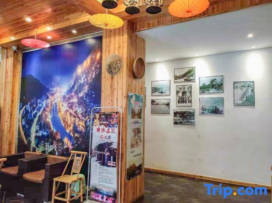 National Tribes River View Hotel (Zhenyuan Ancient City Scenic Area)