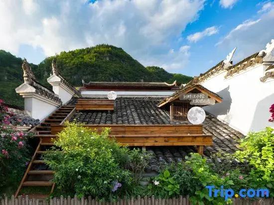 Riverside courtyard of Luan Xiyin mountain, Zhenyuan