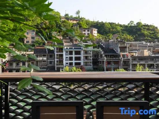 Riverside courtyard of Luan Xiyin mountain, Zhenyuan