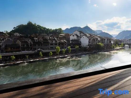 Riverside courtyard of Luan Xiyin mountain, Zhenyuan