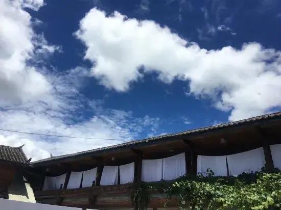 Caohai Hotel
