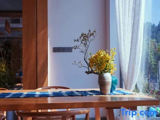 Fanjingshan Mountain and River Sample Homestay