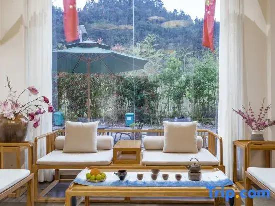 Fanjingshan Mountain and River Sample Homestay
