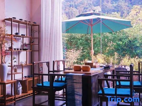 Fanjingshan Mountain and River Sample Homestay