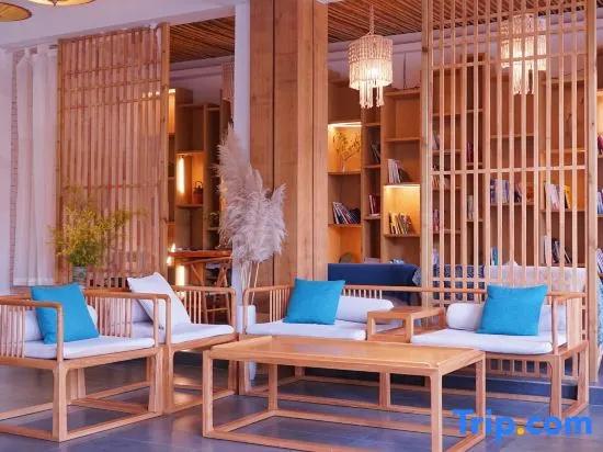 Fanjingshan Mountain and River Sample Homestay