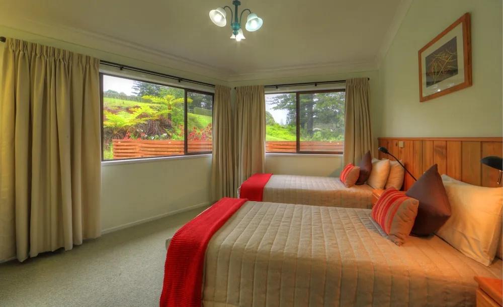 фото Whispering Pines