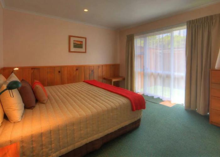 Islander Lodge Apartments