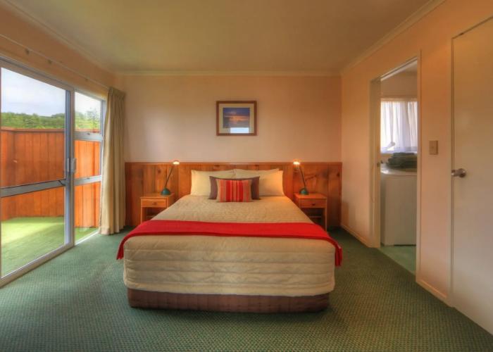 Islander Lodge Apartments