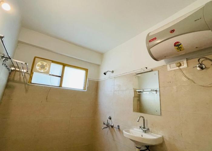 Madpackers Jibhi - Hostel